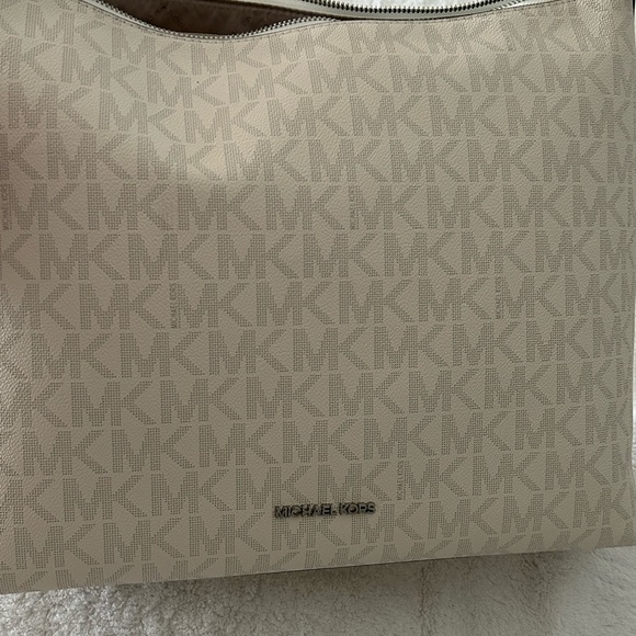 Michael Kors hobo bag - Picture 9 of 14